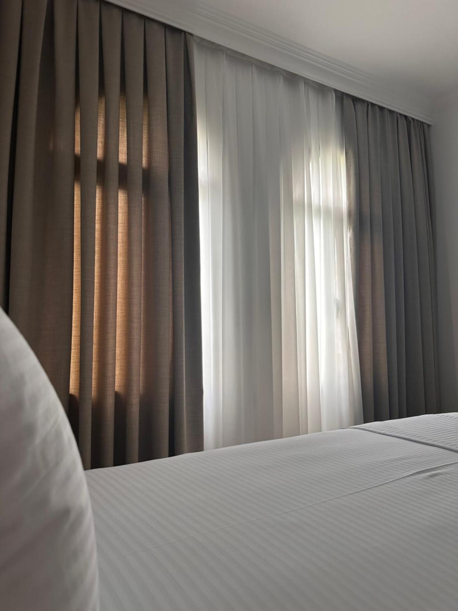 Riviera Hotel-City Center Vlorë Buitenkant foto